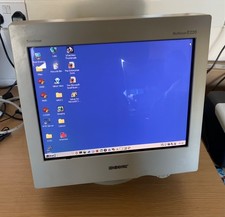 Sony Trinitron Multiscan E220 - 17" CRT PC Monitor - Works Well - Minor Crack