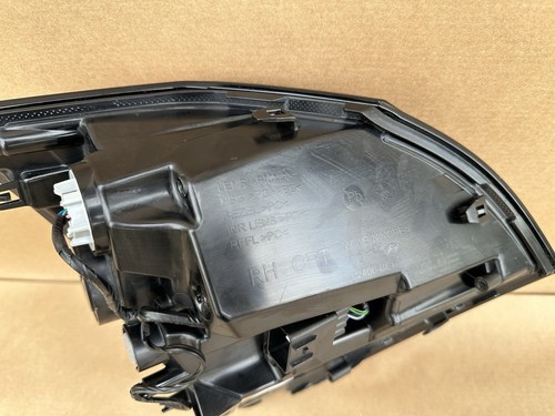 2024-2025 Hyundai Kona OEM LED Bumper Taillight, Right Passenger Side 92406BE110 - Foto 12 di 15