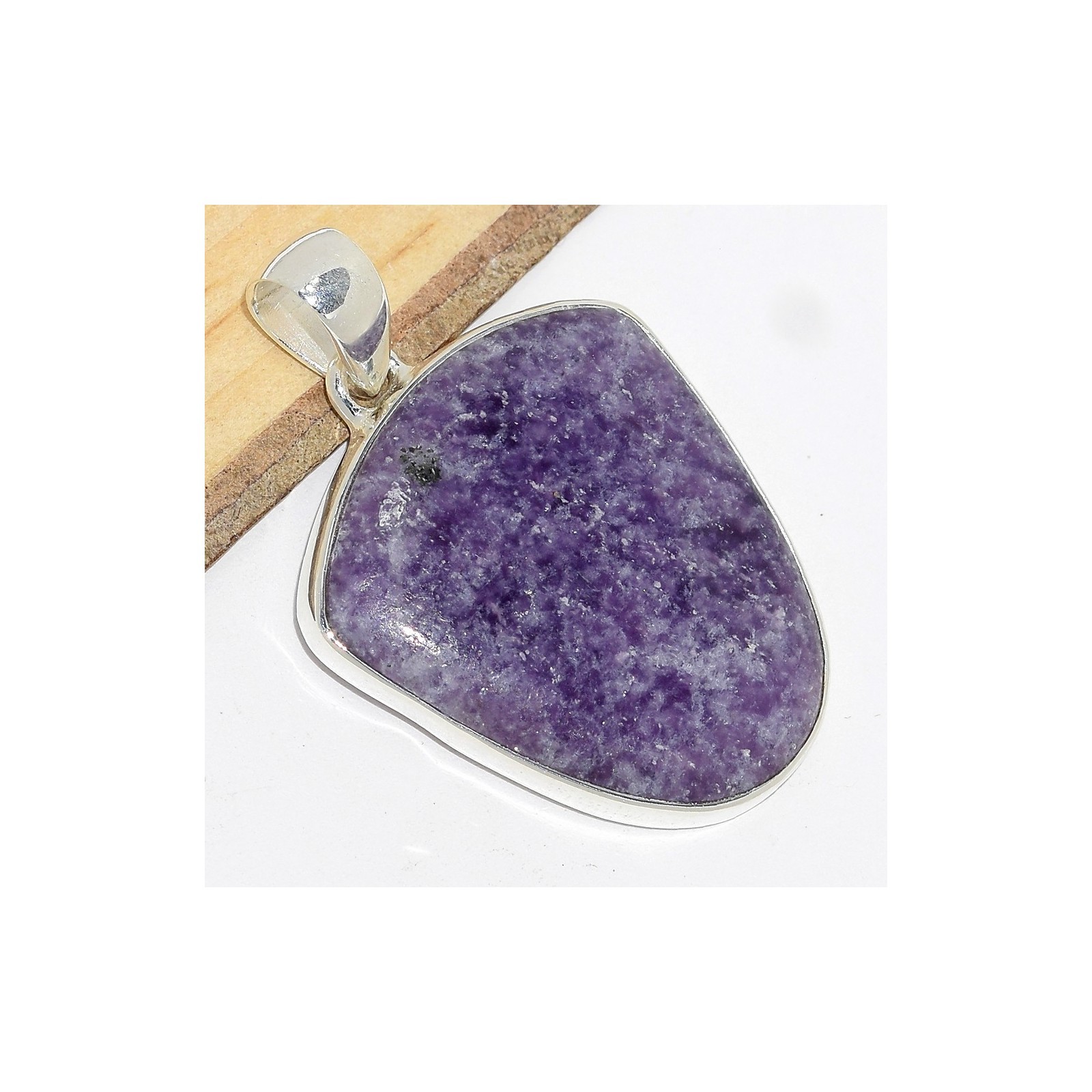 Pendentif argent 925 et lépidolite violette CWA95.4, écusson d'exception