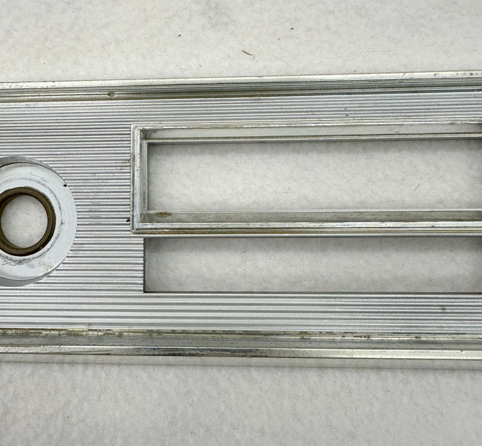 Plymouth Valiant V100 V200 1965 sello 65 Barracuda tablero radio bisel Fórmula S Foto 4 de 4