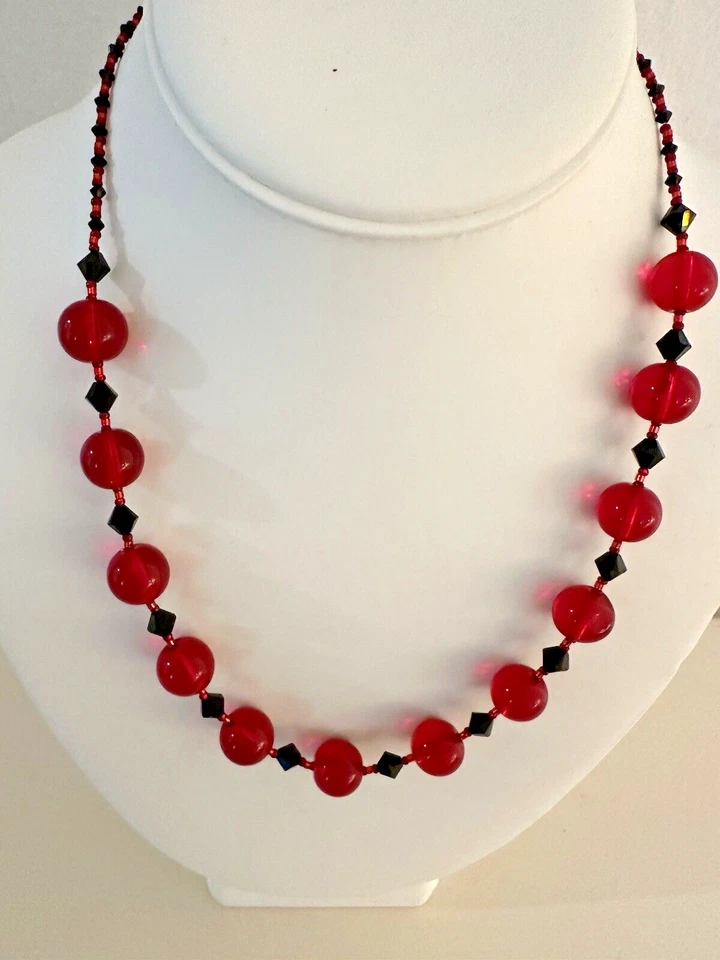 Collar y pendientes a juego con cristales de Swarovski rojos y negros rubí-en muy buen estado Foto 3 de 4