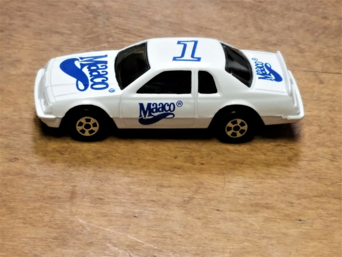 1990 Ertl 1:64 Diecast Replica Racer Car #1 Maaco Ford Thunderbird