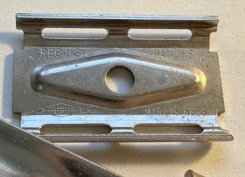 Navaja de seguridad vintage Gillette Travel Tech doble filo K2 - Imagen 4 de 4