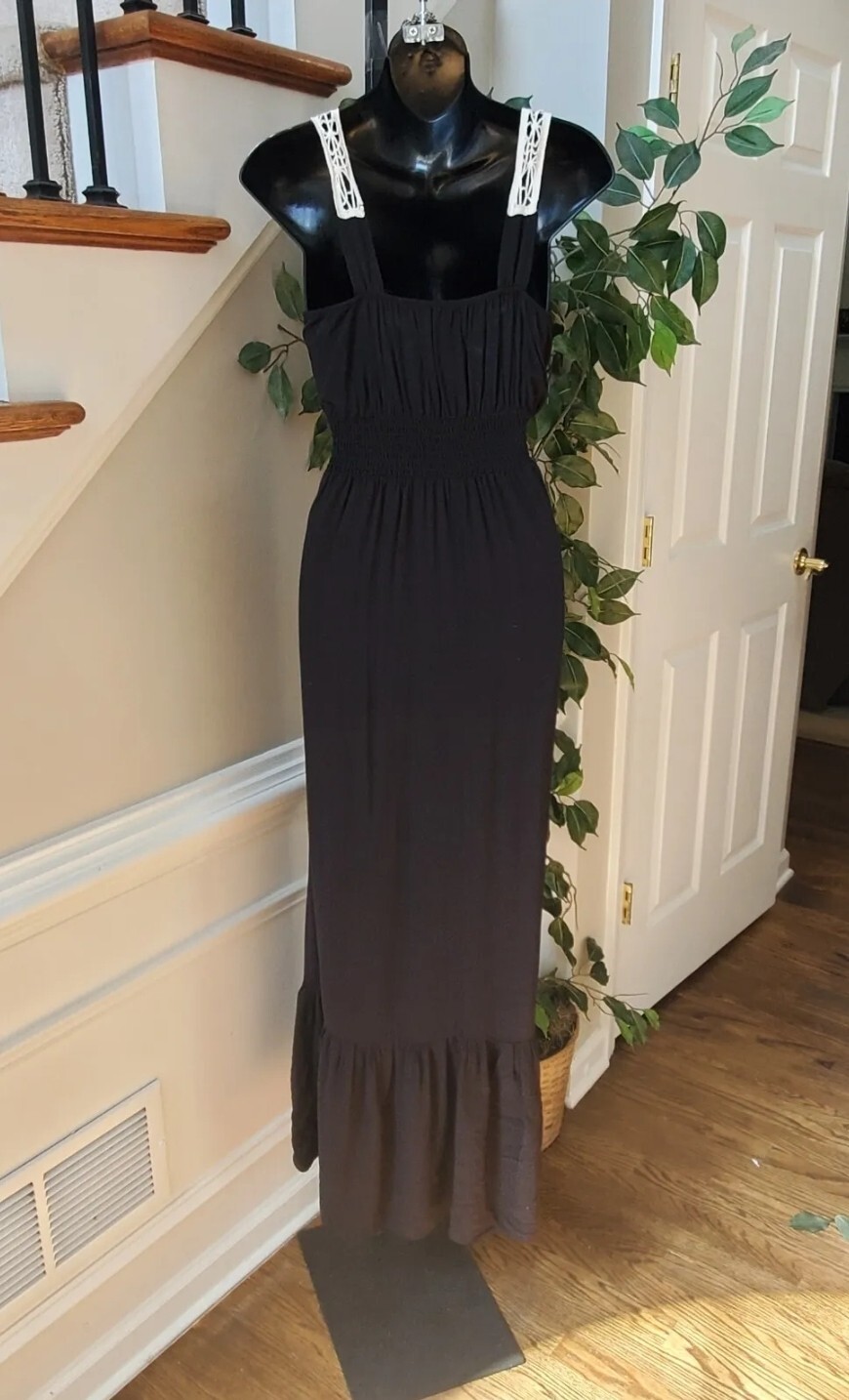 As U Wish Women's Black Solid Polyester Scoop Nec… - image 5