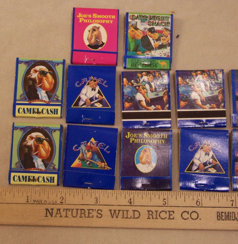 Taza de cigarrillo Smoking Joe Camel y soporte Coozie bonificación 18 coincidencias de libros Foto 2 de 4