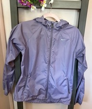 Nike Women  s Medium Running Windbreaker Jacket-Purple-Lightweight Hooded