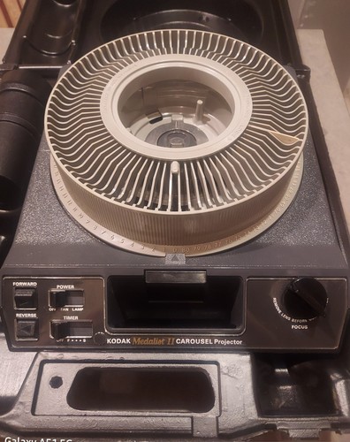 KODAK Medalist II Carousel Projector w/Slide Tray In Hard Case- Works Great