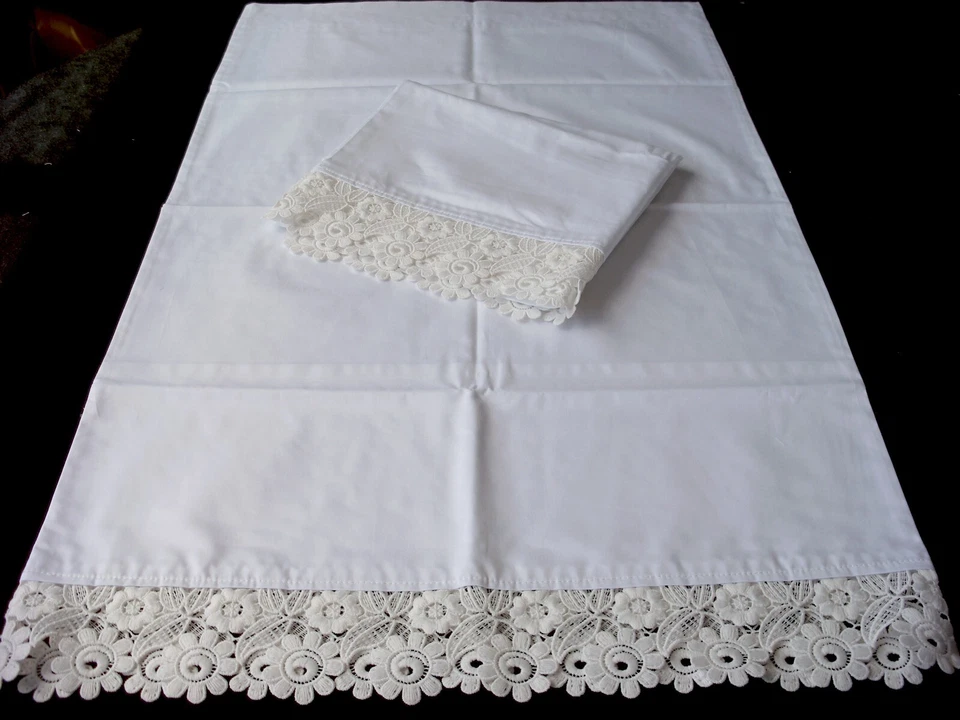 2 枕套全新刺绣花边白色棉 300TC King Queen 标准 S9# — 第 2/4 张图片