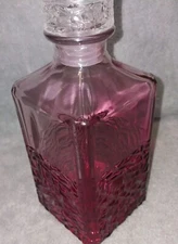 Ombre Wine Decanter. 8" Embrossed Glass. Wine Color. With Stopper. New