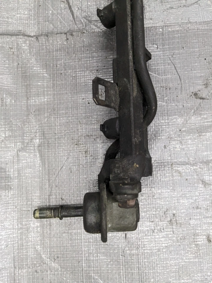 Оригинальная направляющая для топливной форсунки 1999-2000 Mazda Miata MX5 MX-5 NB1 1,8 99-00 - Изображение 2 из 4