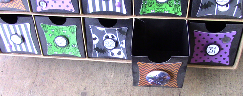 Tim Burton Disney NIGHTMARE BEFORE CHRISTMAS REUSABLE 7 TO 31 ADVENT CALENDAR - Picture 2 of 3
