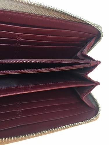 Coach Clutch Khaki / Black Cherry - Picture 9 of 12