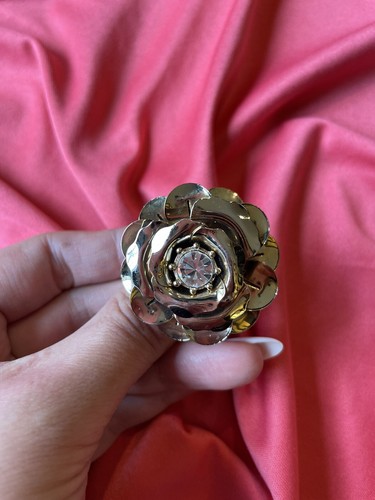 Anillo Elástico Betsey Johnson Icónico Arco GRANDE Oro Rosa Flor SE ADAPTA A DEDOS PEQUEÑOS - Imagen 7 de 7