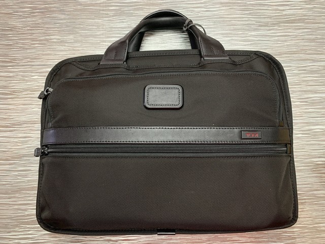 tumi triple compartment brief