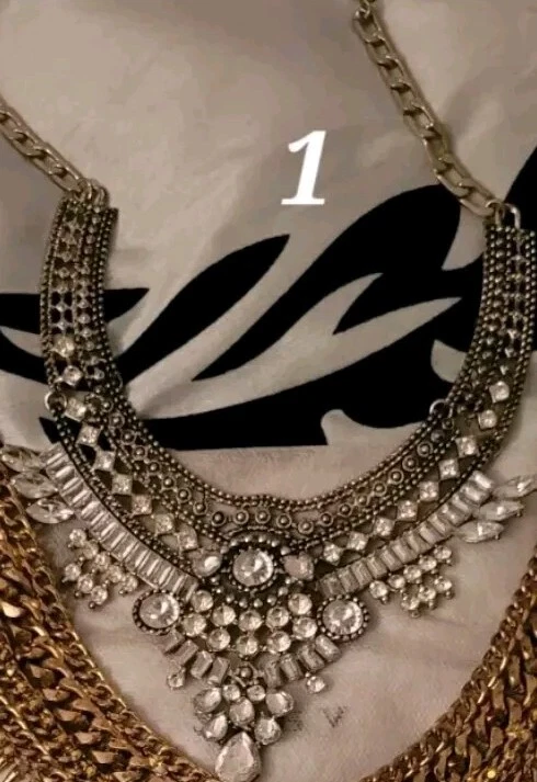 Lote de 3 Collares ZARA, Venessa Arizaga Tono Plateado, Joyas