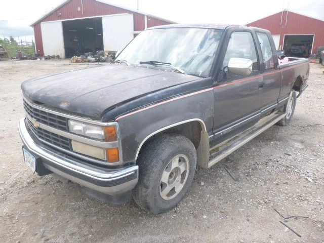 Used Front Bumper Assembly Front fits: 1992 Chevrolet 1500 PICKUP w/o air vent h - Image 2 of 4