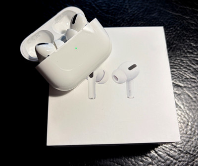 Apple AirPods Pro mit MagSafe kabellosem Ladecase neuwertig OVP