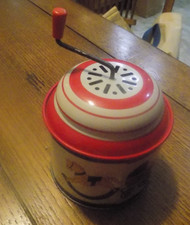 vintage tin music box made by Lorenz Bolz Zirndorf, a German toy company