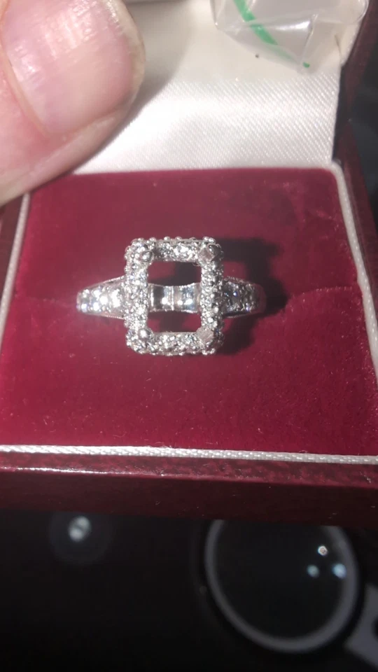 Anillo de compromiso semi-montaje platino TACORI Blooming Beauties HT 2520 EC 8,5 X 6  Foto 2 de 4