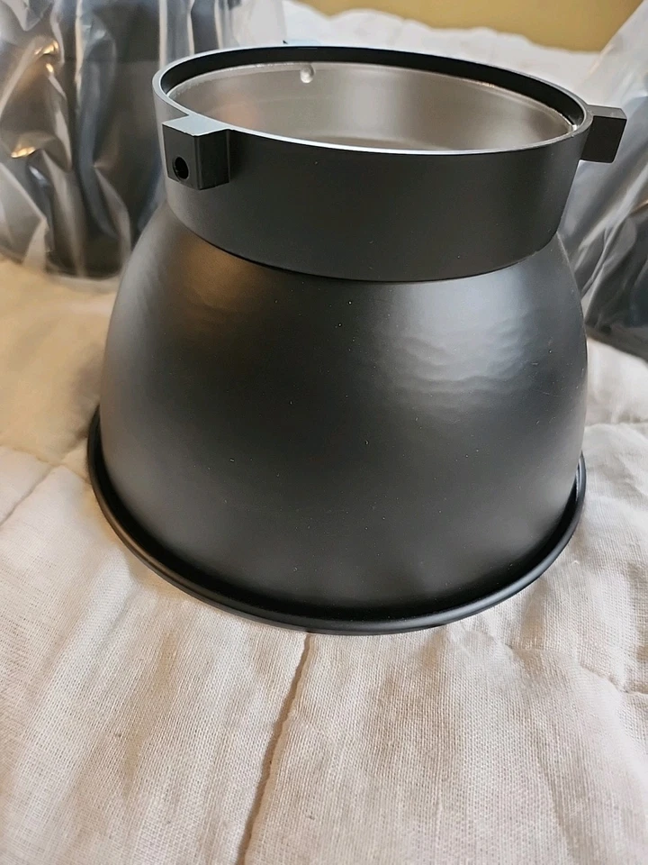 Neewer Lamp Monolight Shade Dish Bowen Mount Reflector Diffuser 7" / 18cm Used  - Image 3 of 4