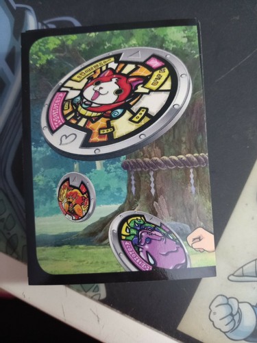 Set Figurine Yokai Watch - Trésor Caché Avec Emblème Youkai Et Médaille Kaseki - Bandai