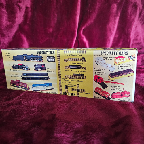 Life-Like HO Scale Model Train Santa Fe Diesel Locomotive Engine - Works - Picture 3 of 9