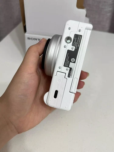 Sony ZV-1F Vlog Camera for Content Creators and Vloggers White w/Battery Charger - Picture 12 of 13