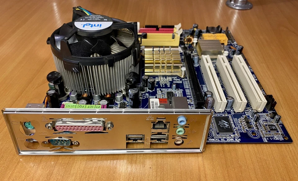 Placa madre Gigabyte GA-945PLM-S2 LGA775 Pentium D 3,4 GHz + escudo I/0 + ven... - Imagen 3 de 4