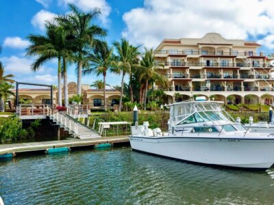 SERENA - Lujoso Condominio en Venta en Marina Mazatlan frente al Agua