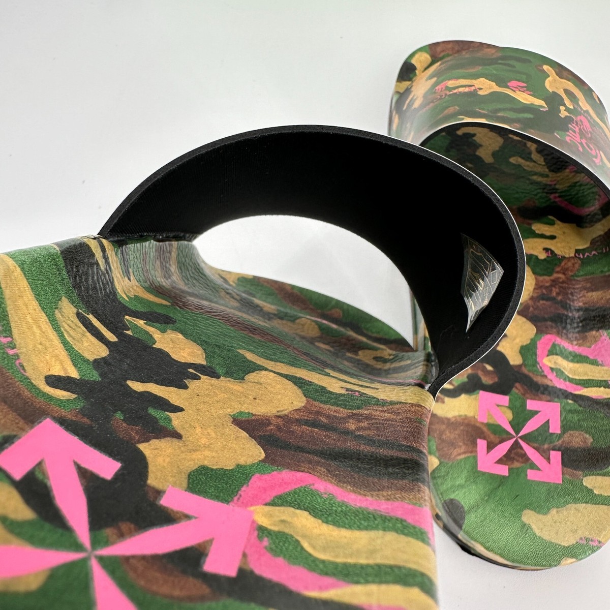 Off-White Men display picture 1