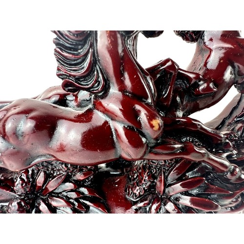 VTG Red Resin three Running Victory horses Statue Japanese Febg Shui - Picture 3 of 7