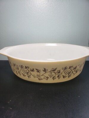 Vintage Pyrex Golden Grapes 2 1/2 Qt Casserole Dish No Lid