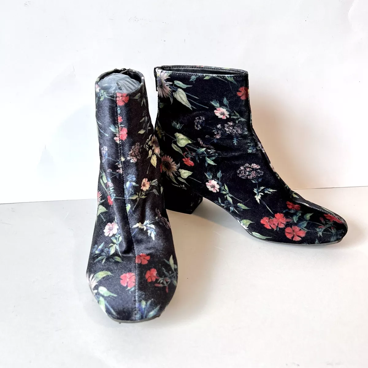 BETSEY JOHNSON Velvet Floral Talia Ankle Booties SZ. 7
