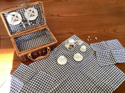 M. j. Hummel Reutter  Umbrella Girl Porzellan Picknickkorb Puppen