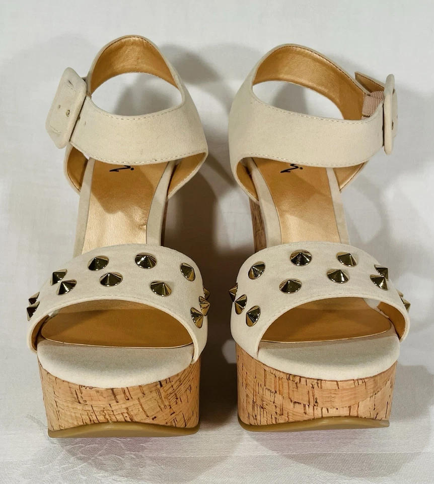 Sandalia Luichiny Turn It Up Beige Imitación Gamuza Tachonada Corcho Cuña Plataforma Nueva Talla 7 Foto 3 de 4