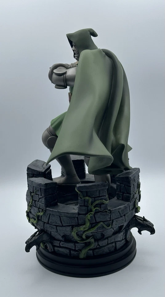 Estatua Dr Doom tamaño completo de 14 pulgadas de Bowen Designs. Fantastic Four And Avengers Foto 3 de 4