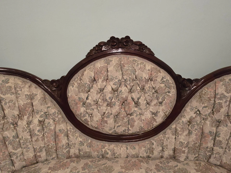 Sofá Kimball Reproductions Rosas en estilo victoriano. Preciosa adición Foto 3 de 3