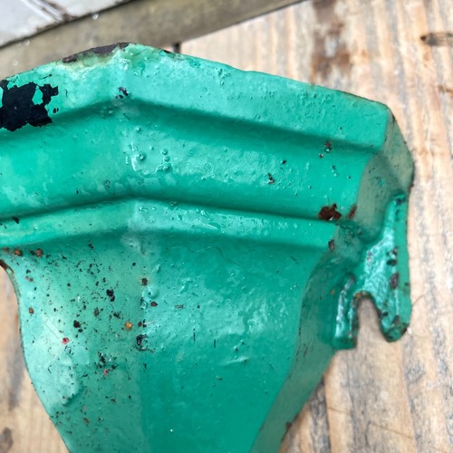 Small antique cast iron green rain hopper - Picture 9 of 10