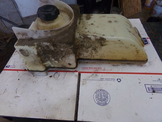 John Deere Fuel Tank GY20705 for L100 L110 L120 L130 LA100 LA125 LA135