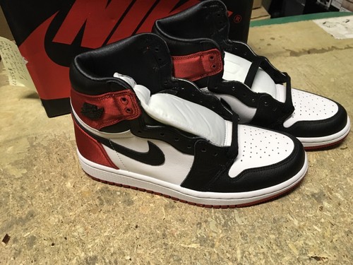 DS WOMENS NIKE AIR JORDAN 1 HIGH OG SATIN BLACK TOE CD0461 016 SZ 7 BOX DAMAGE - Picture 2 of 11
