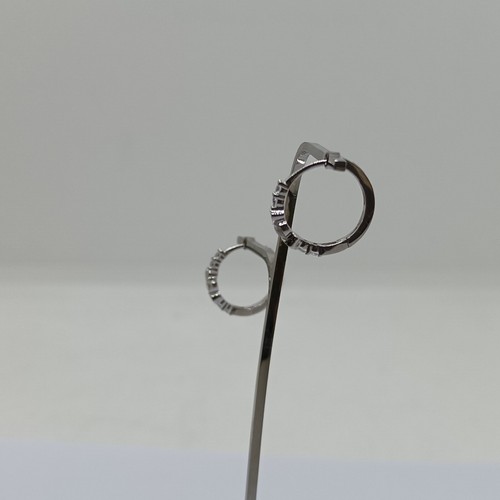 ORECCHINI A CERCHIO IN ORO BIANCO 750 18KT CON ZIRCONI 1,45 GRAMMI (7551) - Foto 3 di 13