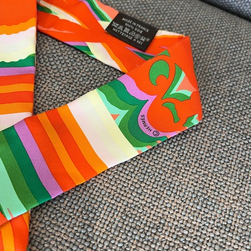 Bufanda Hermes Silk Twilly Naranja Estado S - Imagen 9 de 15
