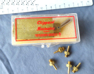 NOS Genuine OEM Clippard FTV-3 3 Way, 5 Port Toggle Valve 150psig, 10-32 Thread