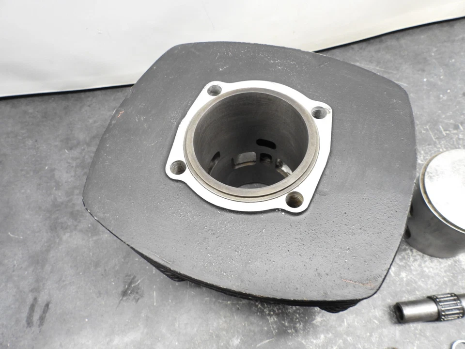 Ствол цилиндра и поршень 1968-70 Husqvarna 360 Cross Sportsman 2803 - Изображение 2 из 4