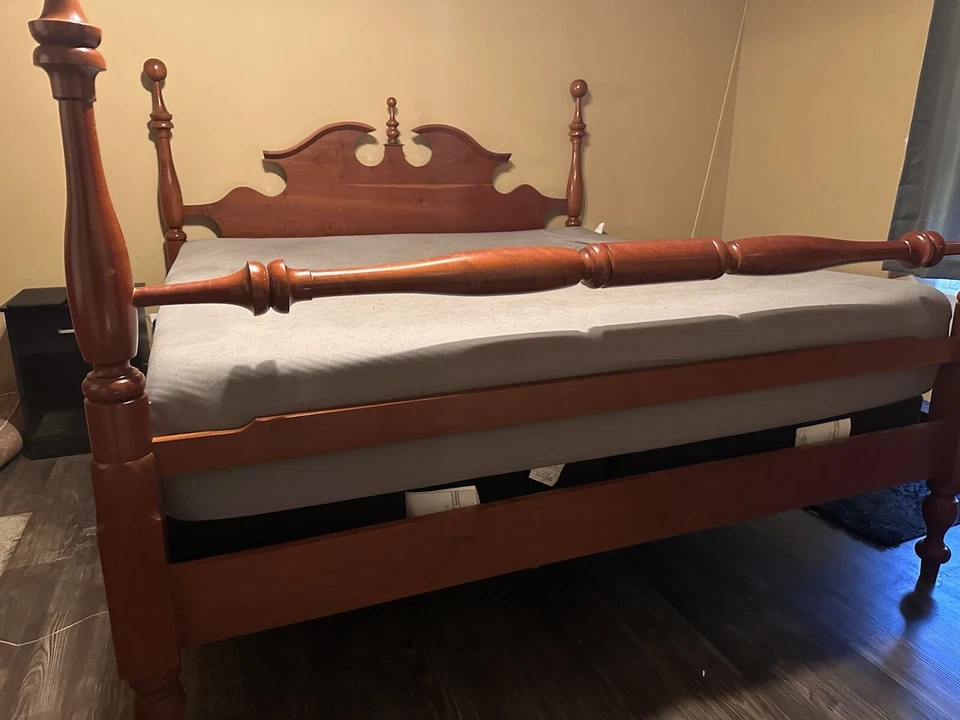 Vintage Style King Bed Set With Dresser And Chest of Drawers - Image 3 of 4