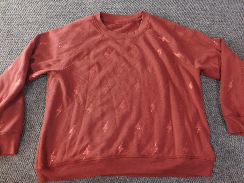 Suéter para mujer Betsey Johnsons extra grande gráfico melocotón cuello redondo Foto 4 de 4