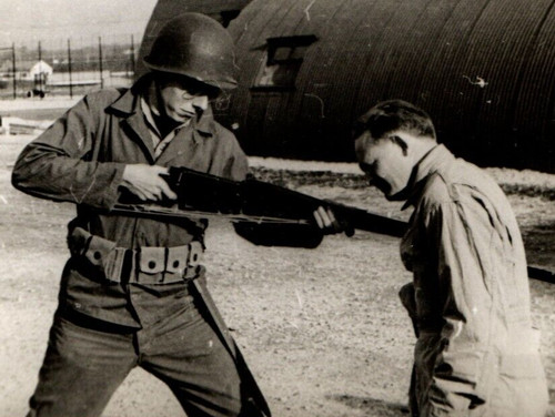 C.1940 WW2 US SOLDIERS FAKE BATTLE DEATH BAYONET PERSPECTIVE ILLUSION c PHOTO F2