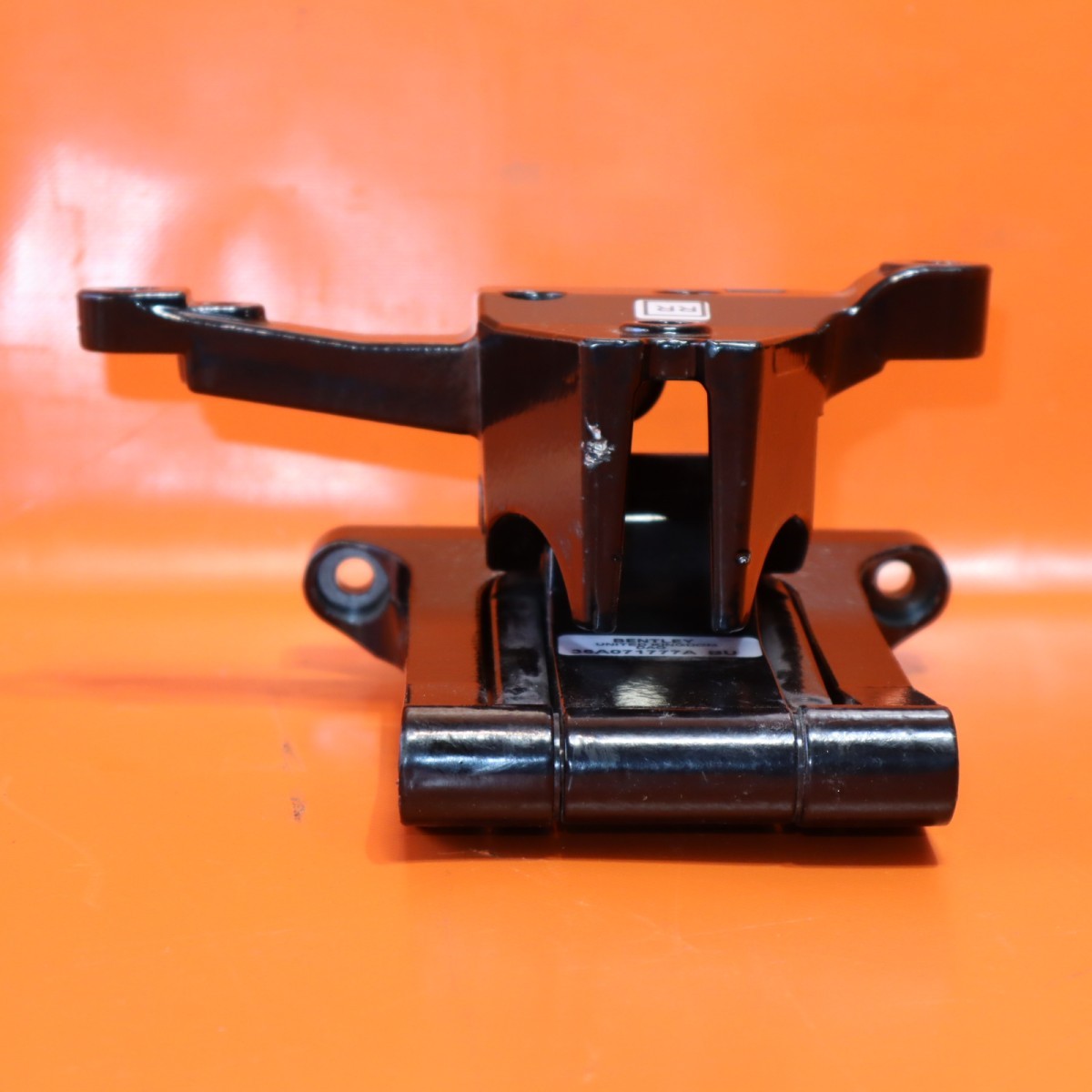 BENTLEY BENTAYGA STEP BRACKET RIGHT FRONT 2016 2017 2018 2019 36A 071 777 A