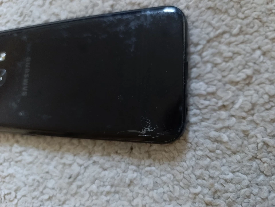 Samsung Galaxy A3 Schwarz, Foto 4 von 5