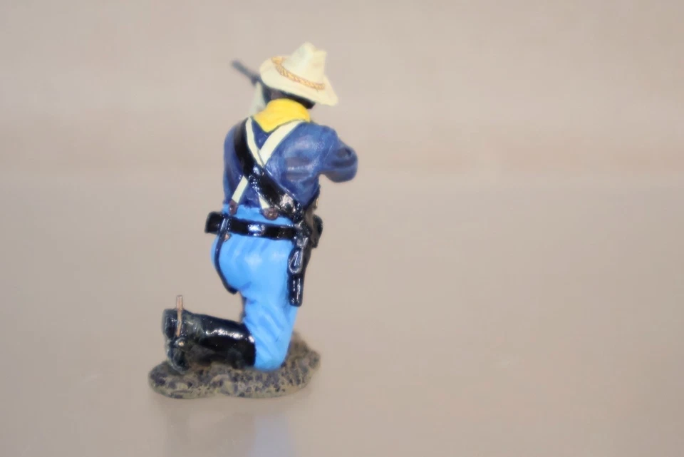 KING & COUNTRY TRW118 The REAL WEST US CAVALRY TROOPER KNEELING FIRING pjm - Image 3 of 4